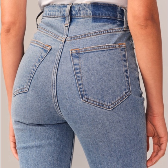 Abercrombie & Fitch Denim - Abercrombie & Fitch The 90’s Straight Ultra Rise Curve Love Jeans Size 29/8